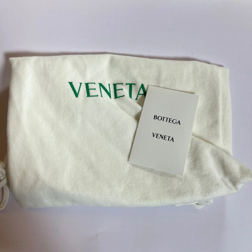Rare Bottega Veneta Intrecciato Cassette Travel Case Fondant NWT + Dust Bag Auth